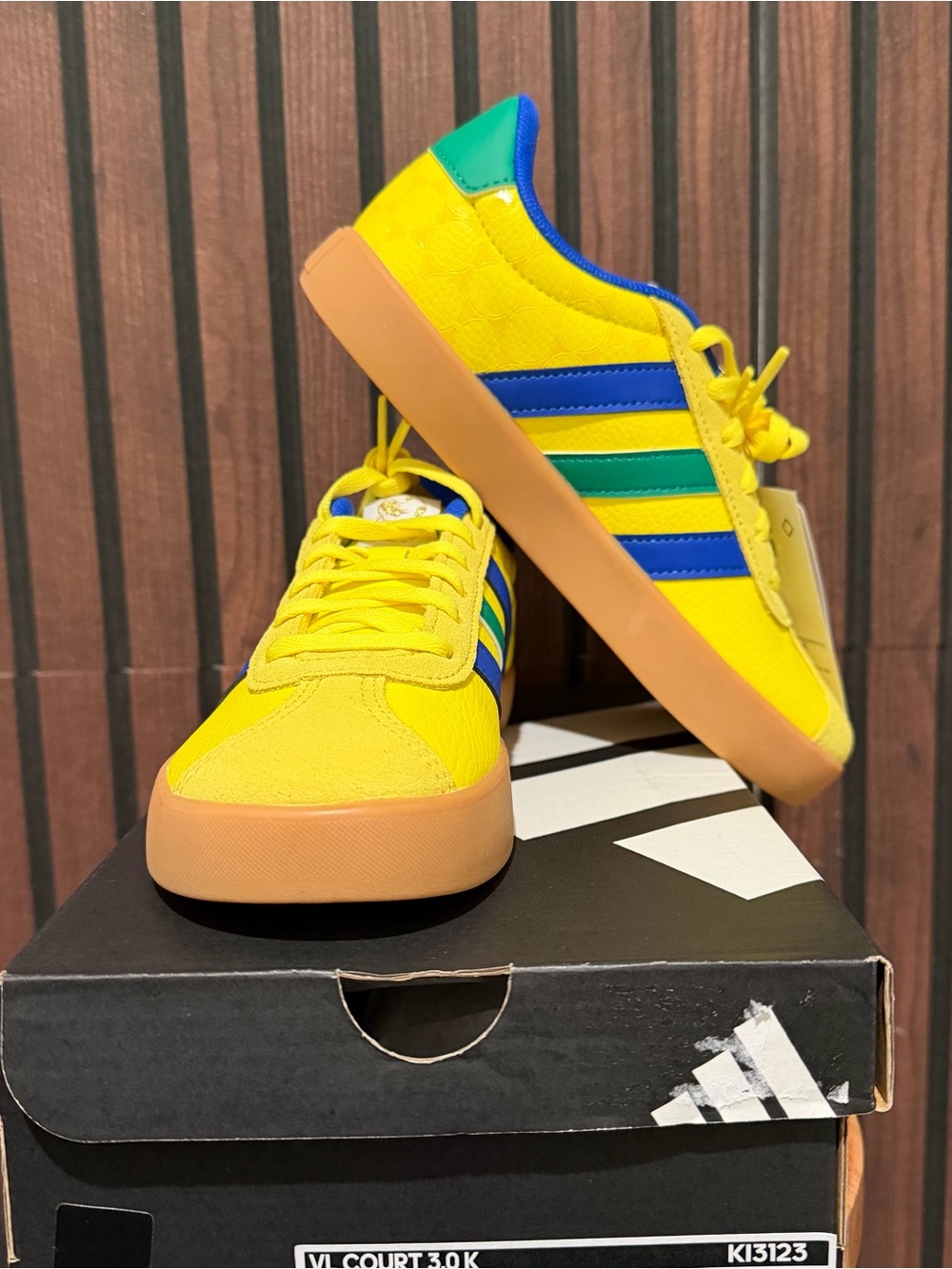 NWT Adidas VL Court 3.0 K Yellow Blue Green Sneakers Size 2 Kids